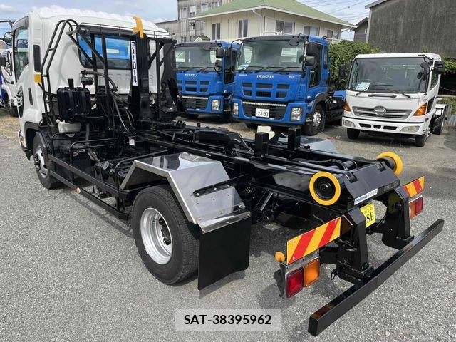 Isuzu FORWARD 2009-08 8412540-3