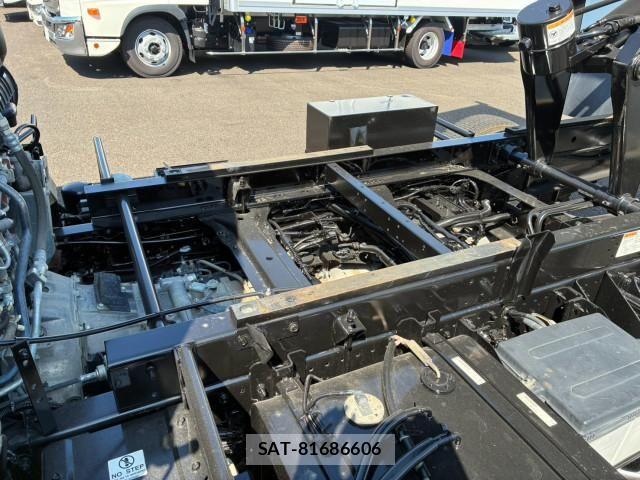 Isuzu FORWARD 2020-01 8561960-23