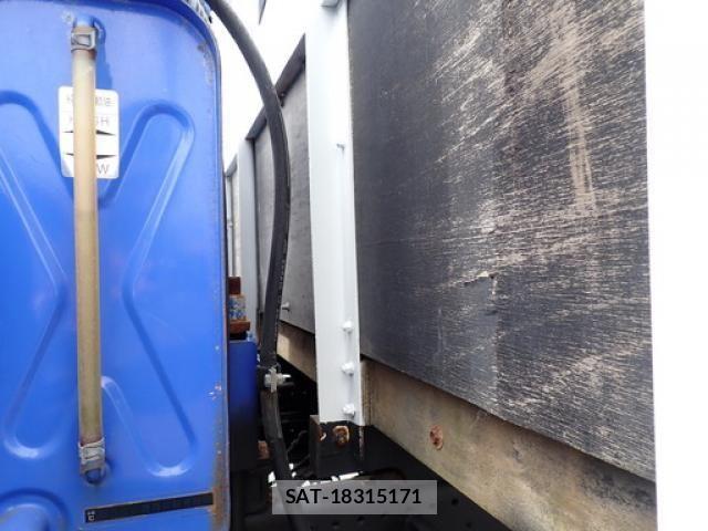 Isuzu FORWARD 2017-04 8796013-24