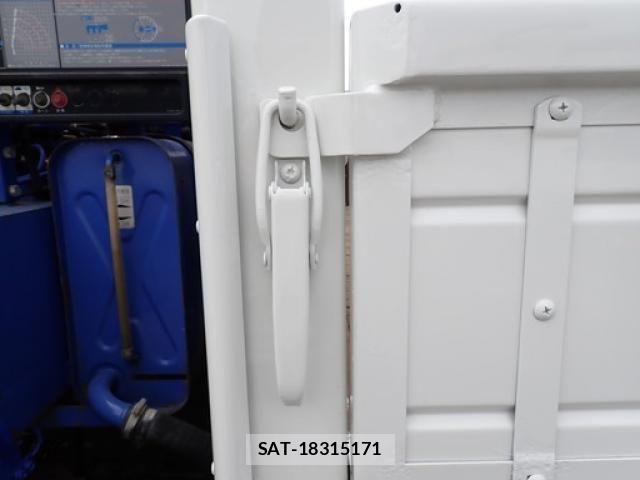 Isuzu FORWARD 2017-04 8796013-25
