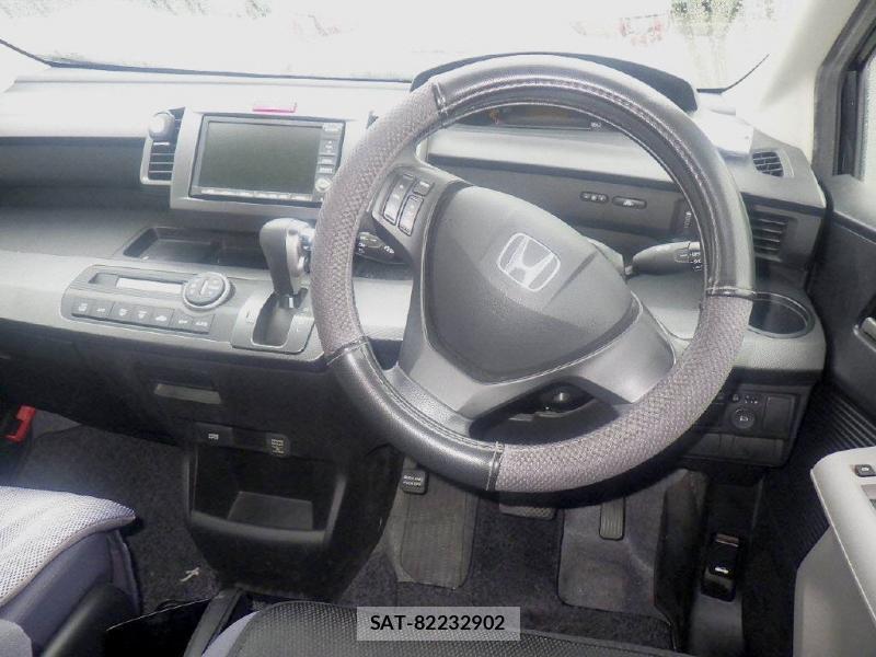 Honda FREED 2008-08 7356070-2