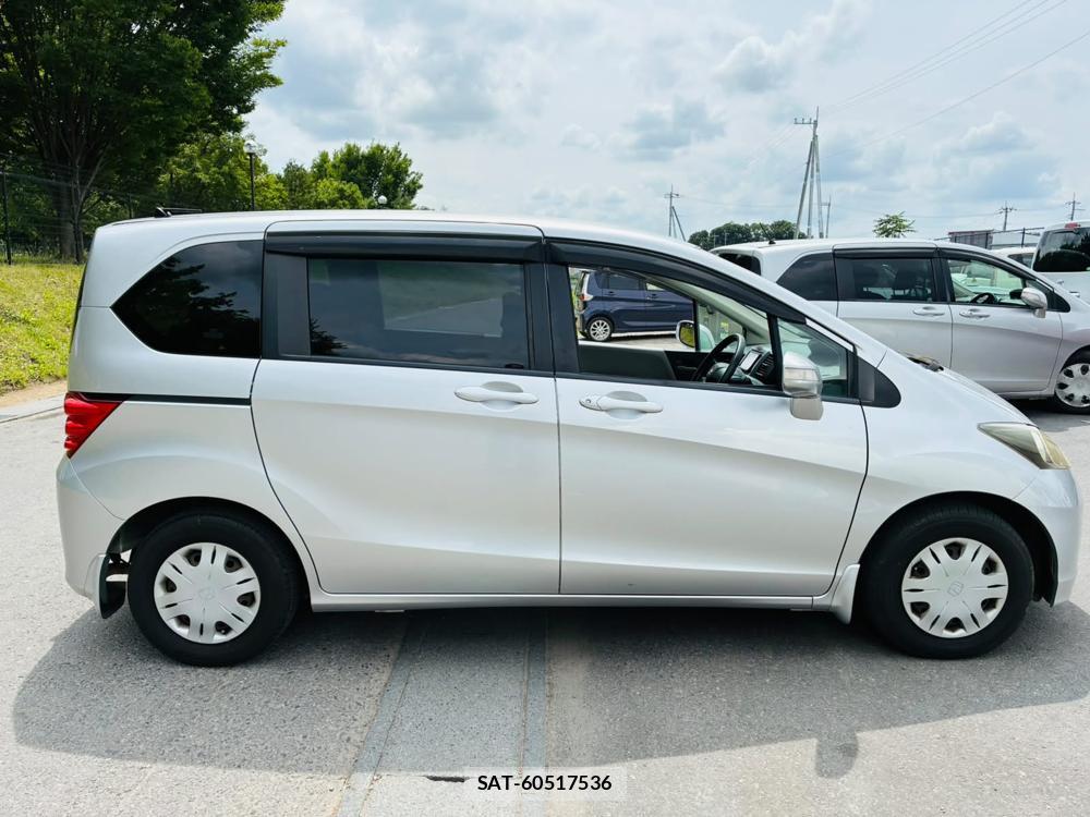 Honda FREED 2010-09 7477187-5