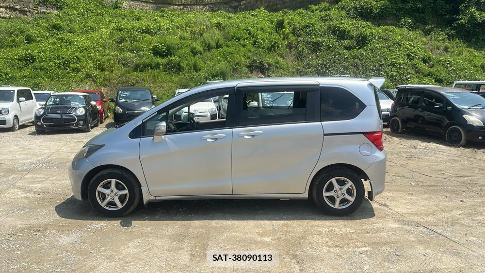 Honda FREED 2009 7098406-1