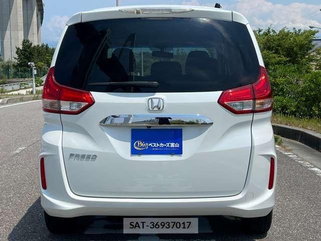 Honda FREED 2017-06 8207593-6