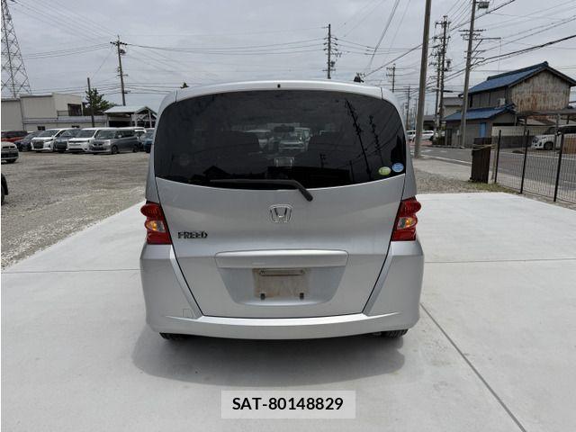 Honda FREED 2009-12 8207609-4