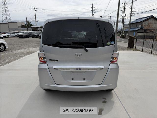 Honda FREED 2012-08 8207606-6
