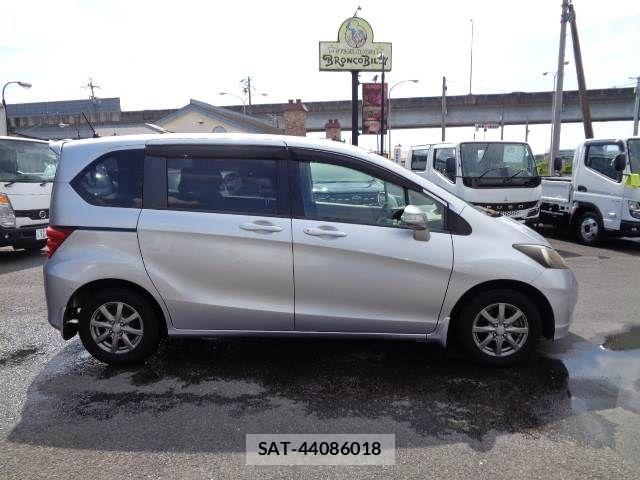 Honda FREED 2009-11 8207615-16