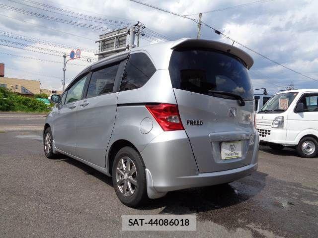 Honda FREED 2009-11 8207615-18
