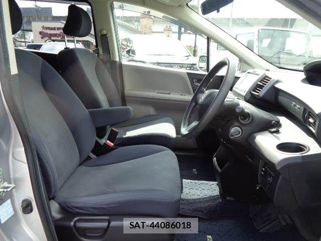 Honda FREED 2009-11 8207615-2