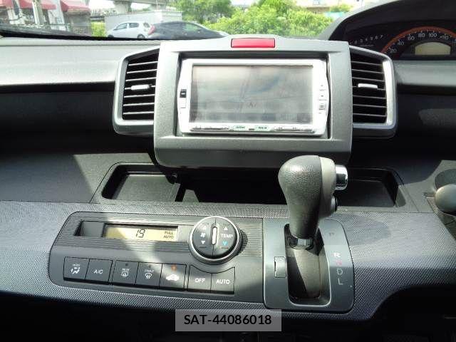 Honda FREED 2009-11 8207615-5