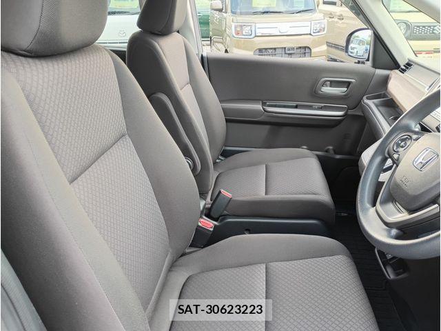 Honda FREED 2019-10 8207597-8