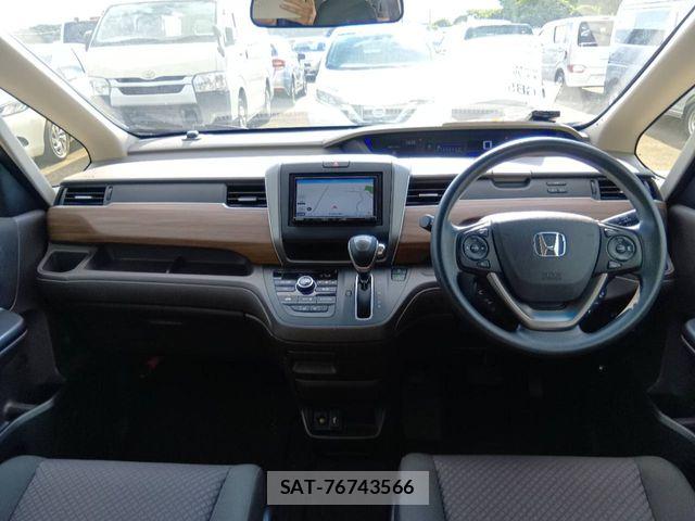 Honda FREED 2023-06 8335916-1