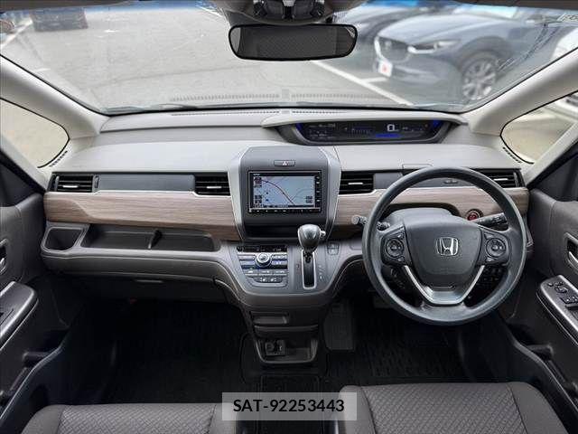 Honda FREED 2022-08 8335914-1