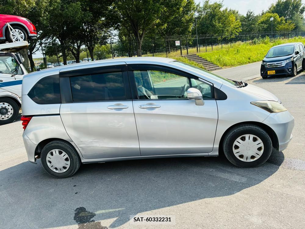 Honda FREED 2009-11 8442111-5