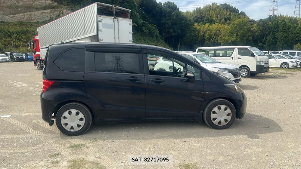 Honda FREED 2011-10 7608480-5