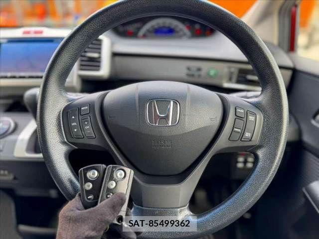 Honda FREED 2016-02 8829158-5