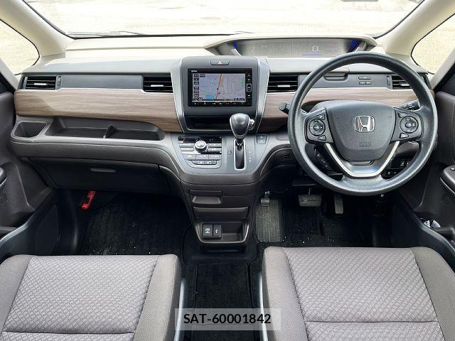 Honda FREED 2022-03 8879854-1