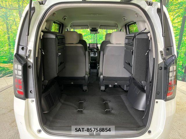 Honda FREED 2025-03 8207618-12