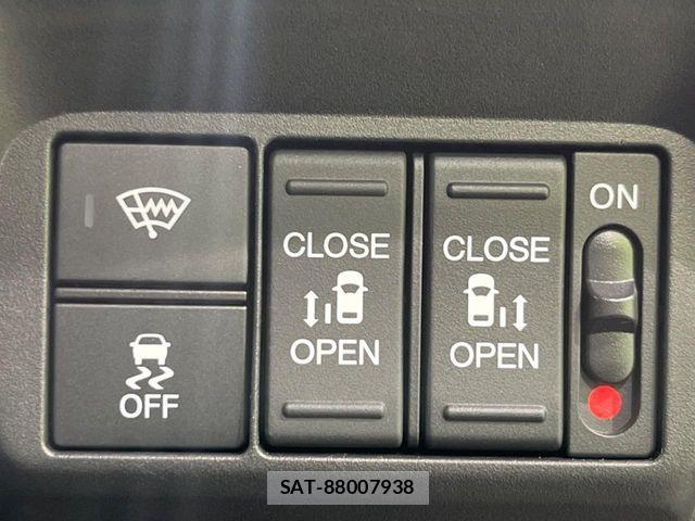 Honda FREED 2025-10 8883643-6
