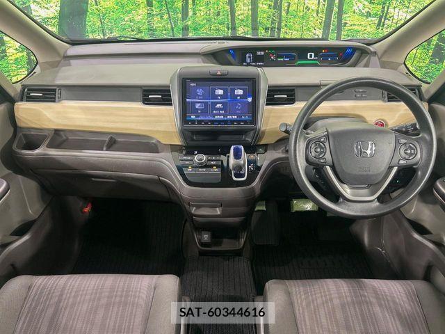 Honda FREED HYBRID 2017-06 8035699-1