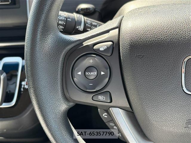 Honda FREED HYBRID 2023-06 8207625-27