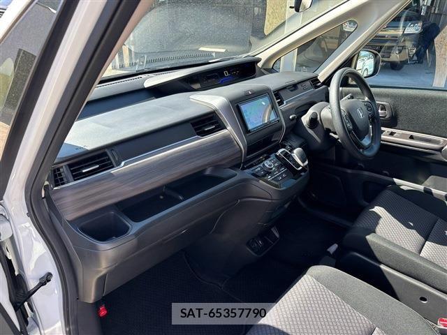 Honda FREED HYBRID 2023-06 8207625-3