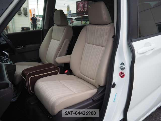 Honda FREED HYBRID 2017-05 8099304-8