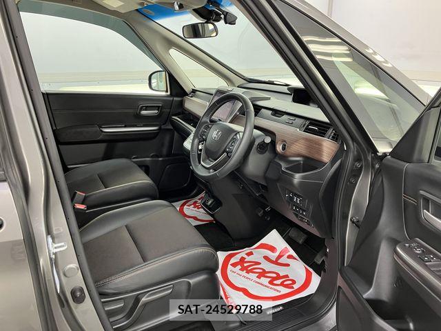 Honda FREED 2022-03 8207647-1