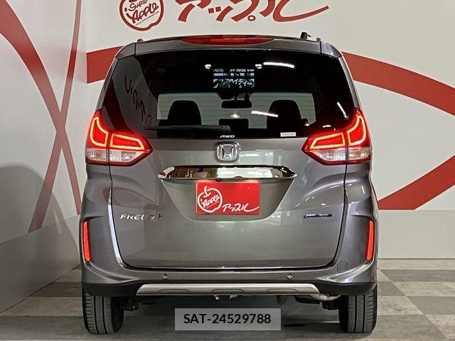 Honda FREED 2022-03 8207647-5