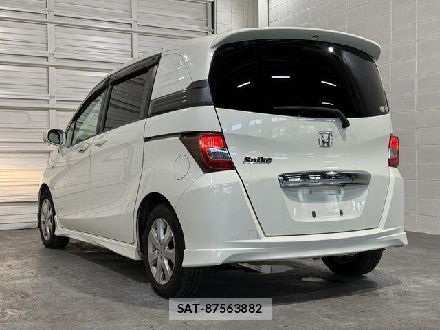 Honda FREED SPIKE 2010-09 8879902-2