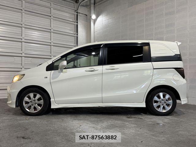 Honda FREED SPIKE 2010-09 8879902-6