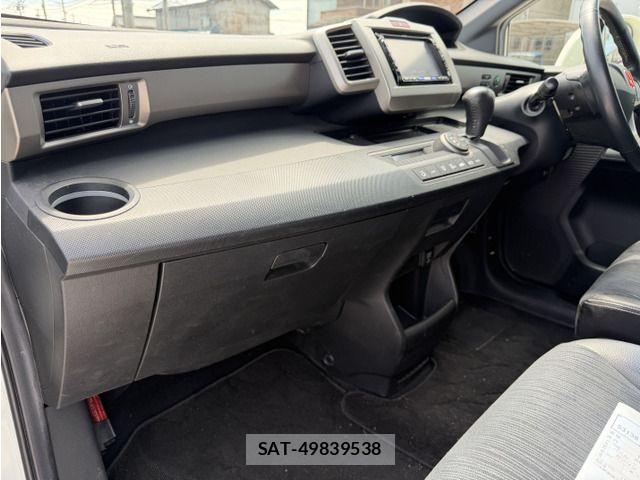Honda FREED SPIKE 2011-11 8207648-3