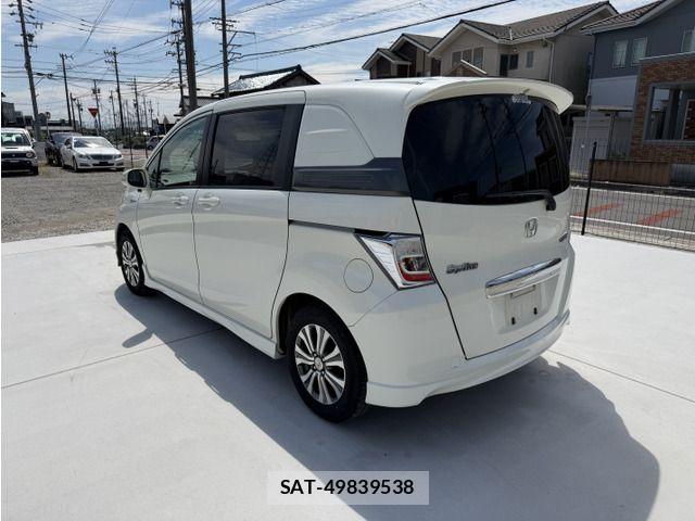 Honda FREED SPIKE 2011-11 8207648-5