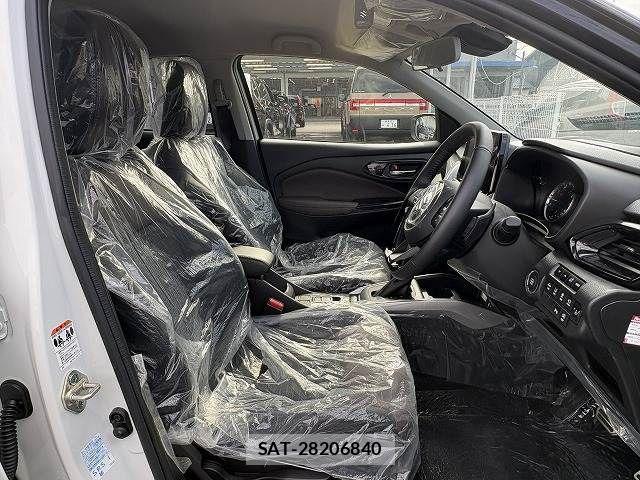 Suzuki Fronx 2024-10 1743246-10