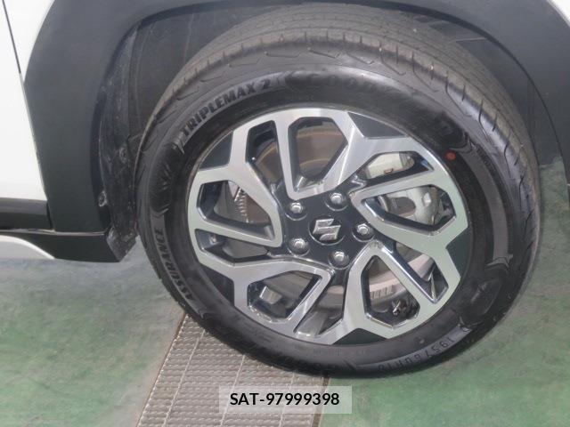 Suzuki Fronx 2025-04 6905724-26