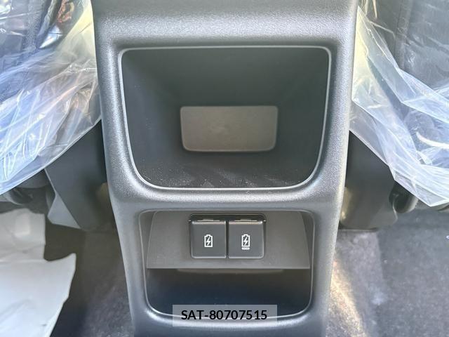 Suzuki Fronx 2025-11 7218989-10
