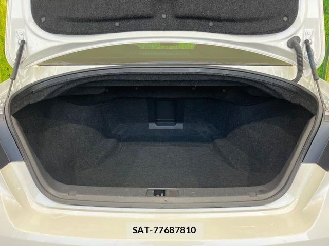 Nissan FUGA 2017-02 987972-9