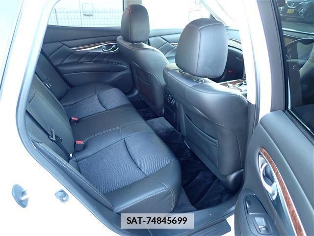 Nissan FUGA 2011-03 1029241-11