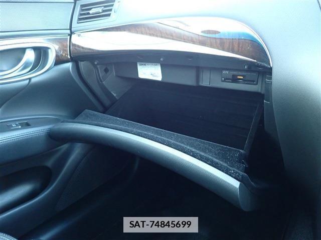 Nissan FUGA 2011-03 1029241-8