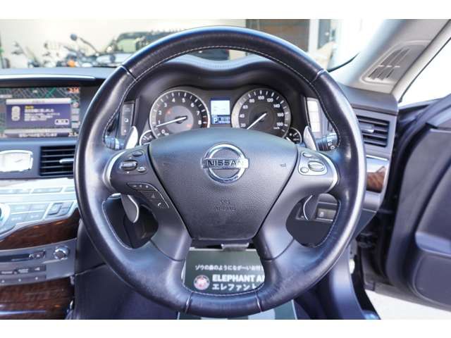 Nissan FUGA 2011-09 1545457-10