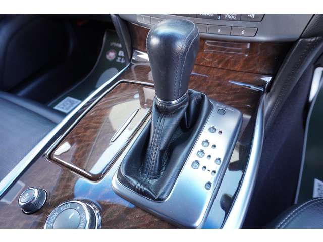 Nissan FUGA 2011-09 1545457-13
