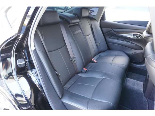 Nissan FUGA 2011-09 1545457-17