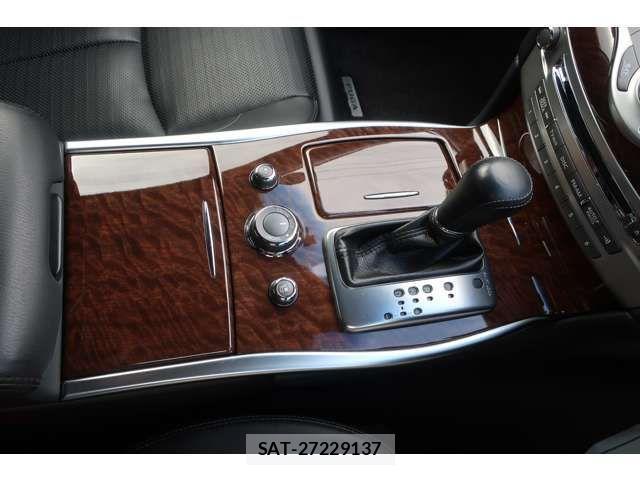 Nissan FUGA 2017-04 4592845-10