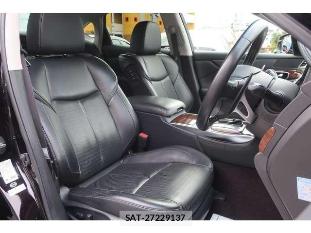Nissan FUGA 2017-04 4592845-1