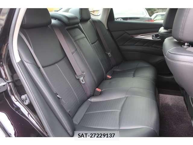 Nissan FUGA 2017-04 4592845-5