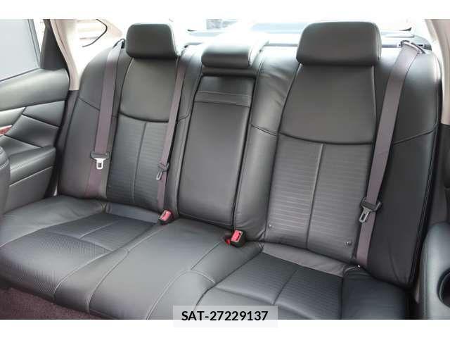 Nissan FUGA 2017-04 4592845-6