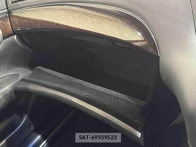Nissan FUGA 2011-08 4943637-27