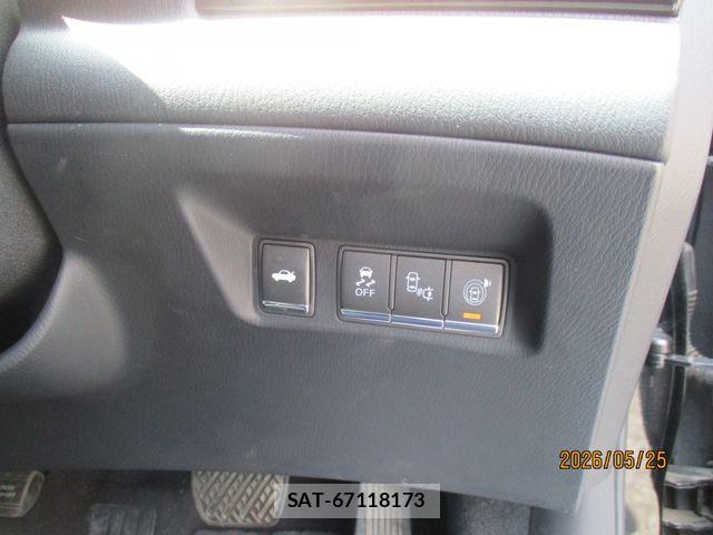 Nissan FUGA 2017-08 7058684-11