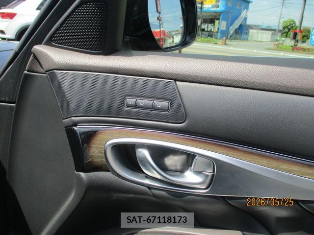 Nissan FUGA 2017-08 7058684-12