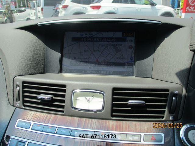 Nissan FUGA 2017-08 7058684-13